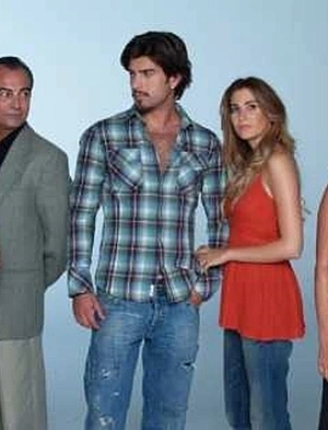 Разбитые сердца постер