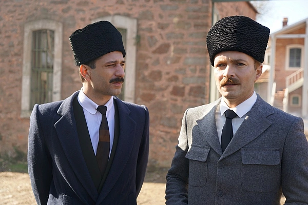 {title} постер